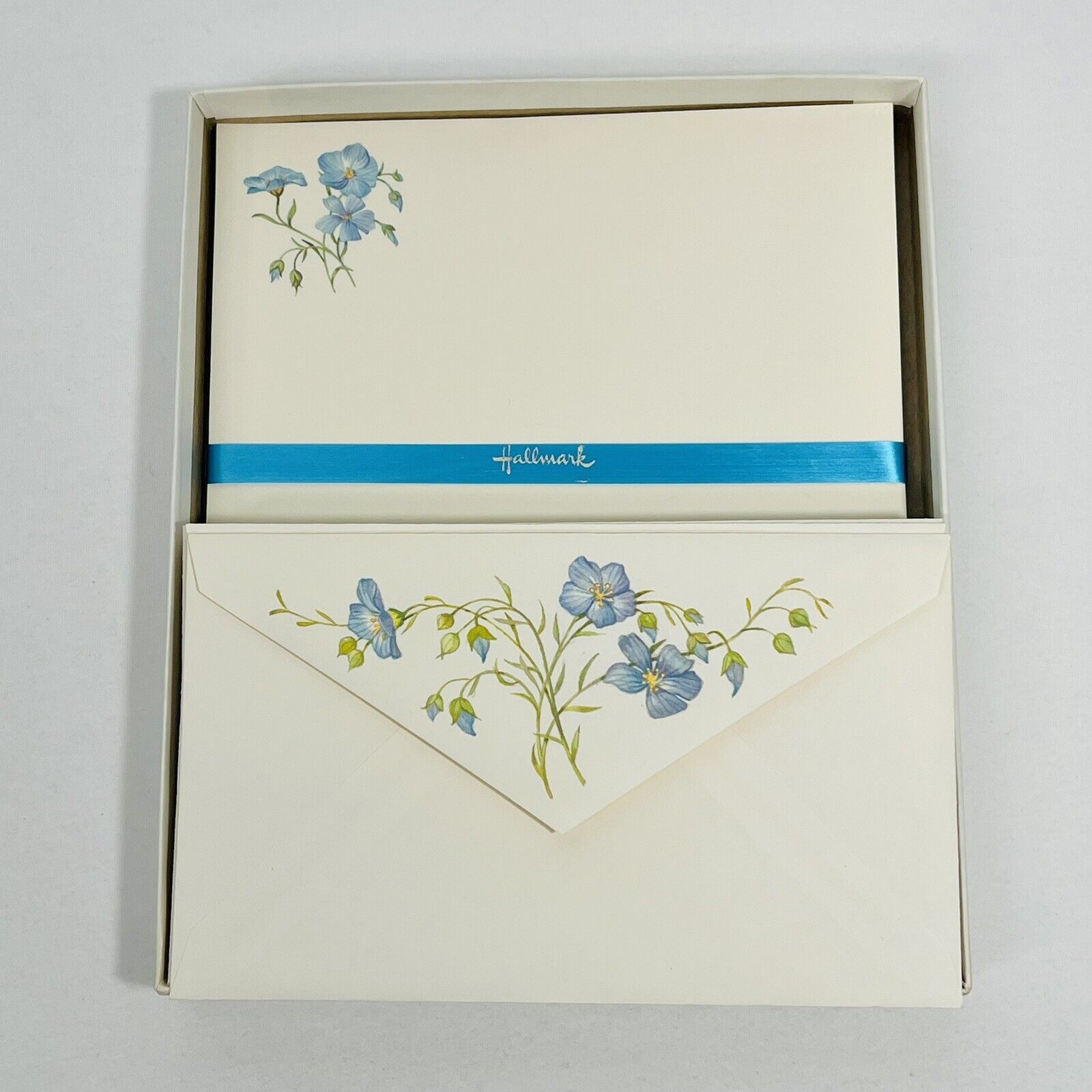 Hallmark Stationary Set Blue Phlox Flower 34 Sheets 18 Envelopes Scented Vintage