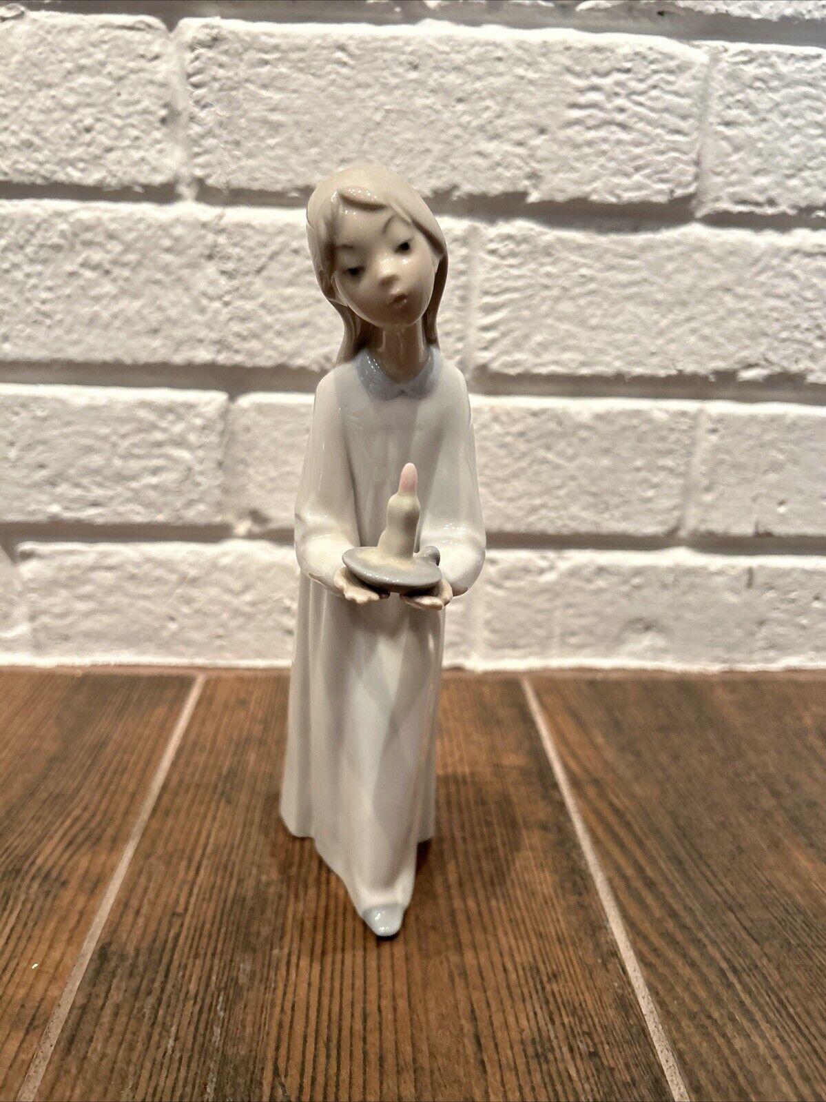Llardo - Porcelain Glazed Figurine - Girl with Candle