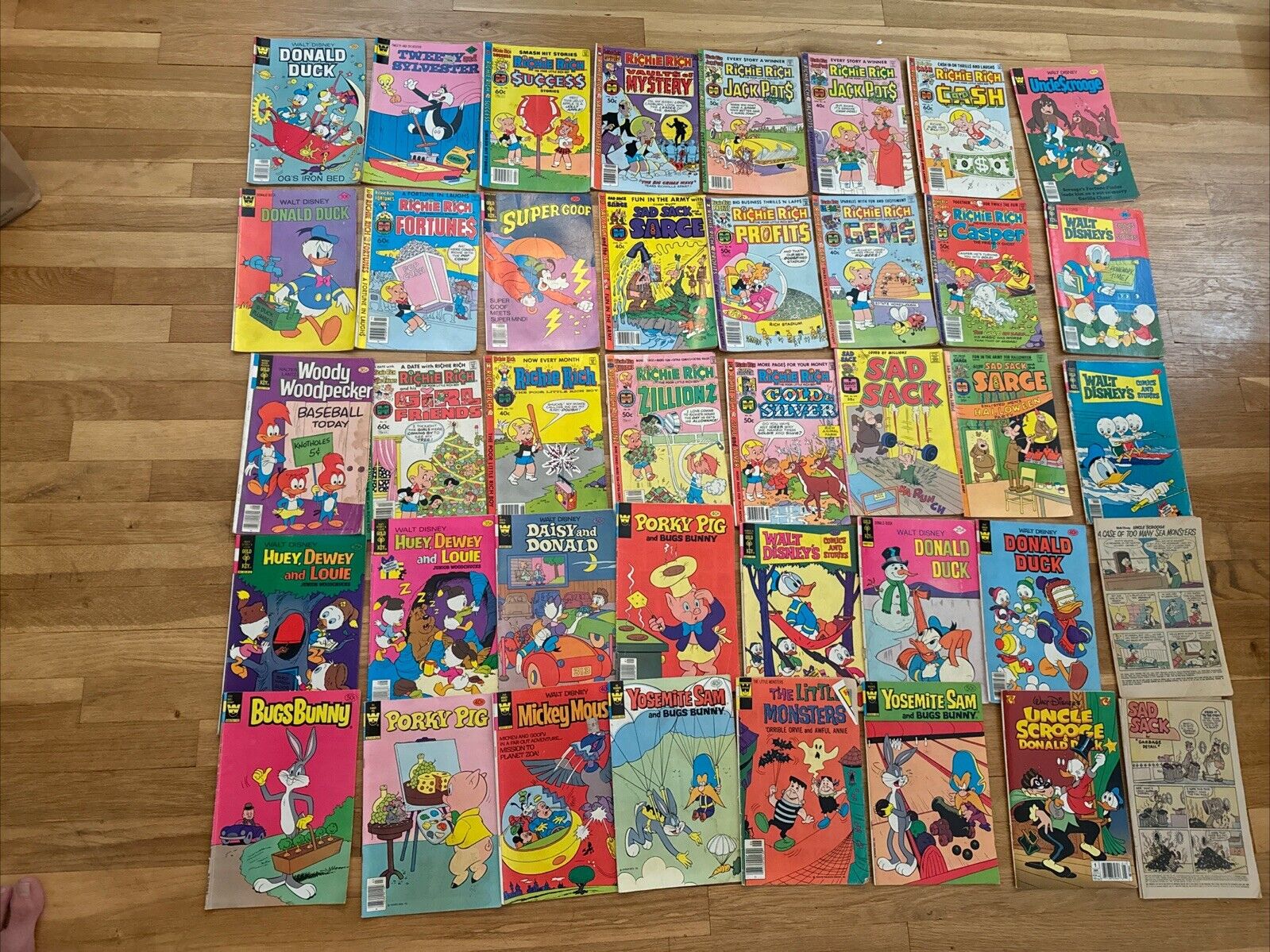 Vintage Richie Rich - Comic Book Lot Of 40  Bugs Bunny , porky , Woody Wood Peck