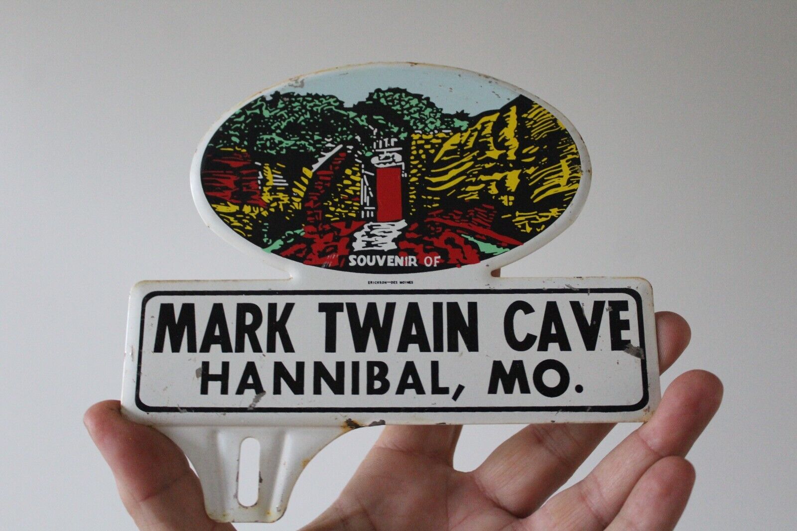 RARE 1950's  MARK TWAIN CAVE MISSOURI STAMPED PAINTED METAL PLATE TOPPER SIGN