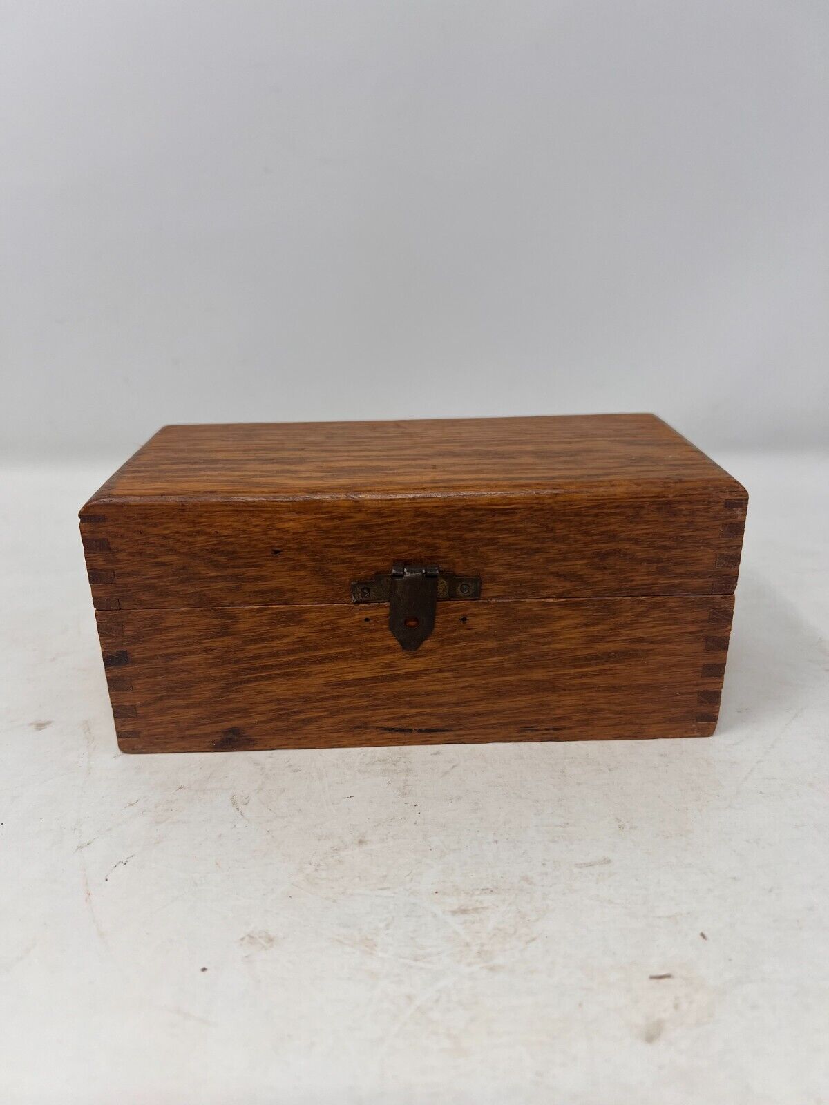 Vintage Oak Wood Box Fine Hand-Craftsmanship Dovetailed (Latch missing) 6.5”