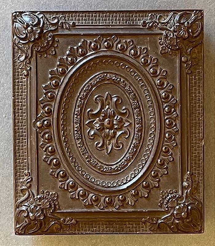 ANTIQUE 1/9TH PLATE GEOMETRIC CASE WITH AMBROTYPE~ c. - 1855