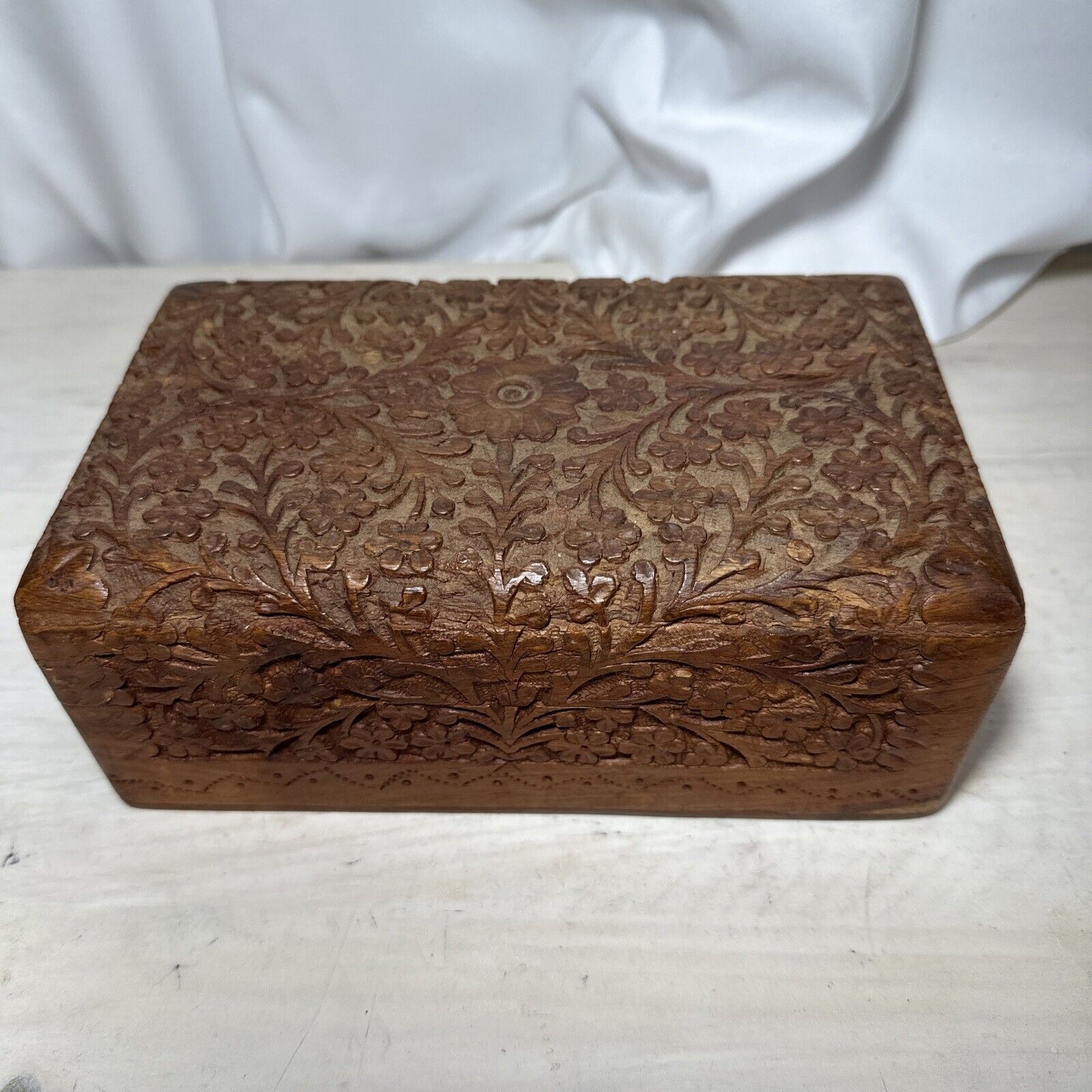 Vintage Hand Carved Floral Wooden Trinket/Jewelry Box 8x5x3”T
