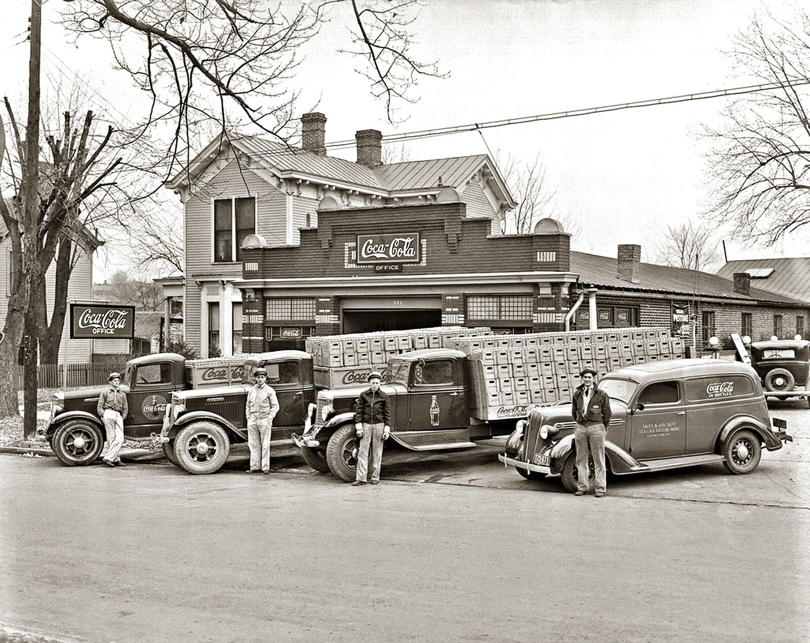 1936 COCA-COLA TRUCKS LOADED & READY TO GO  PHOTO Coke (184-r)