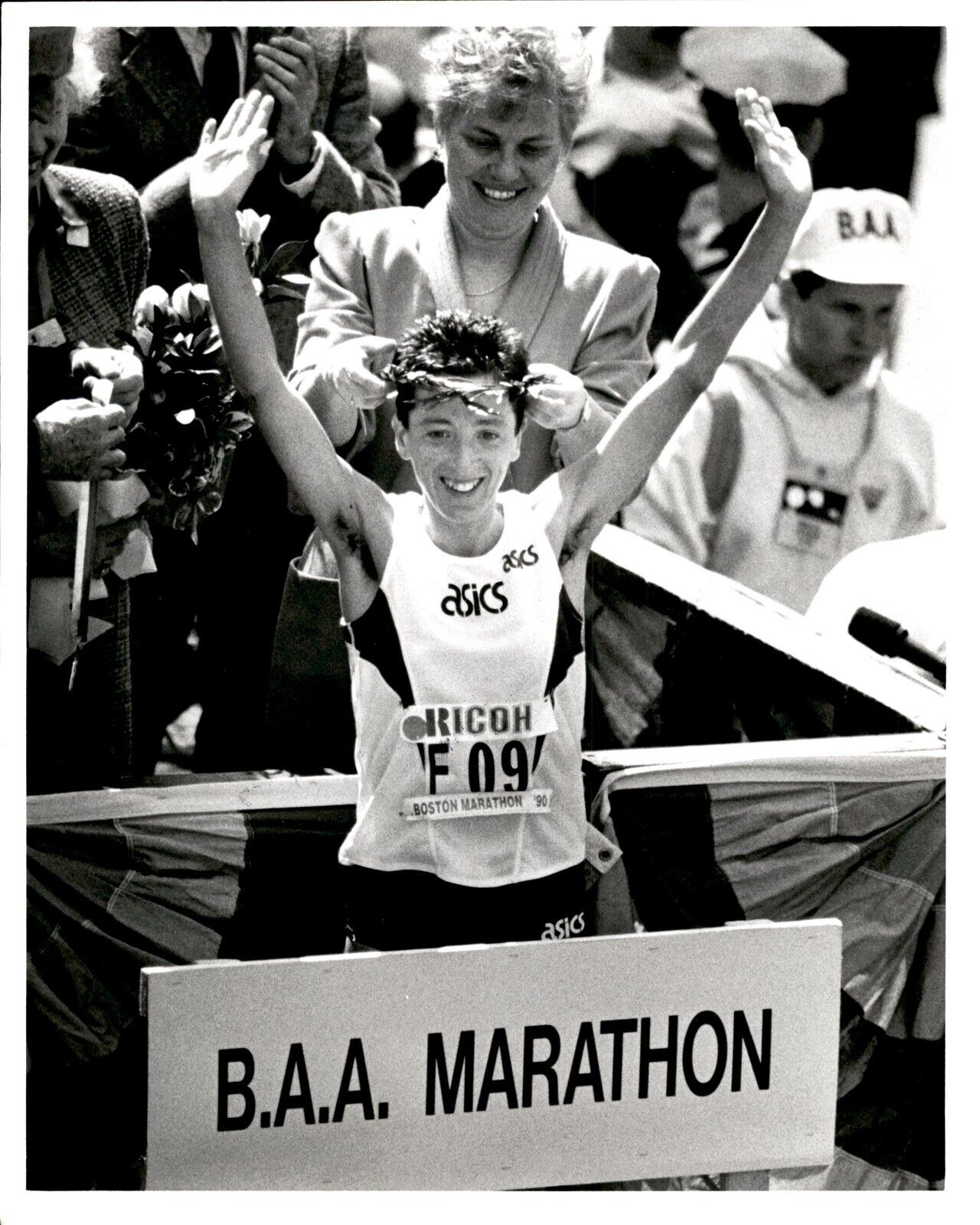 LG996 1990 Orig Photo ROSA MOTA PORTUGUESE OLYMPIC RUNNER WINS BOSTON MARATHON