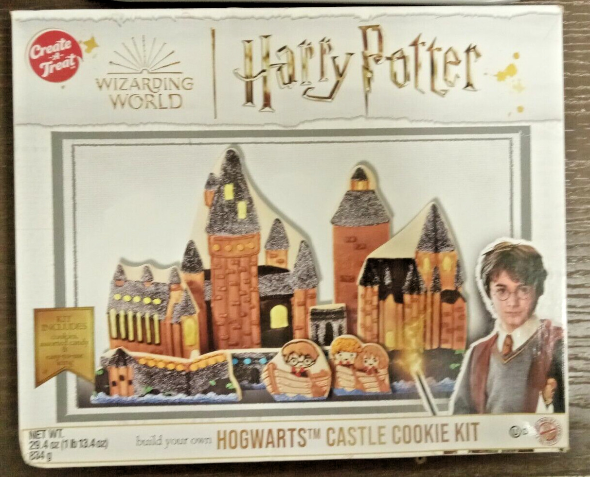 Create-A-Treat Wizarding World Harry Potty Build your own Hogwarts Castle Cookie