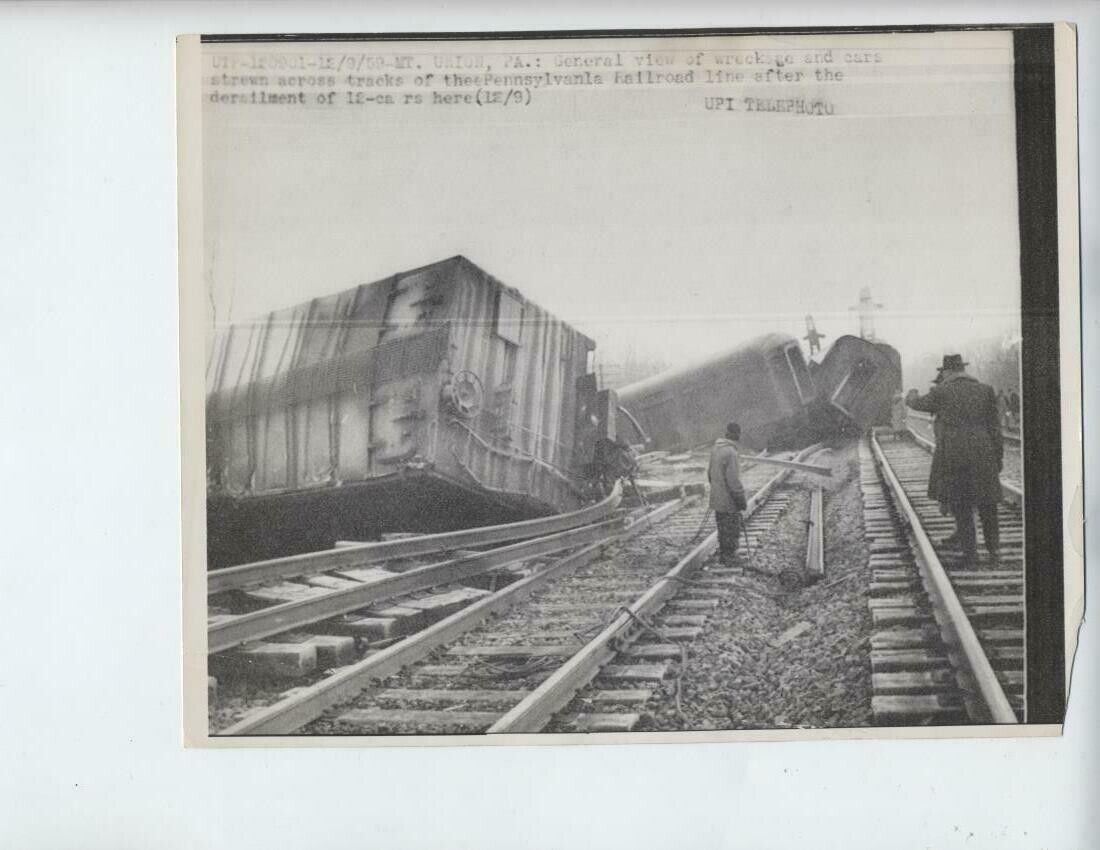 1959 MT. UNION PENN ORIGINAL PHOTO TRAIN WRECK VINTAGE 7 1/8 X 9 INCH RAILROAD
