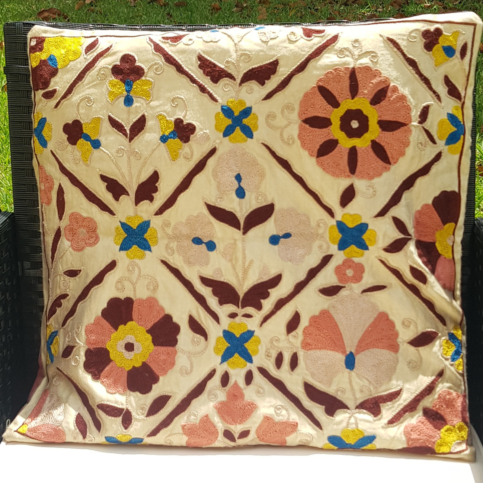 Sofa Cushion Hand-Embroidered Cover of Natural Mulberry Silk Decorative