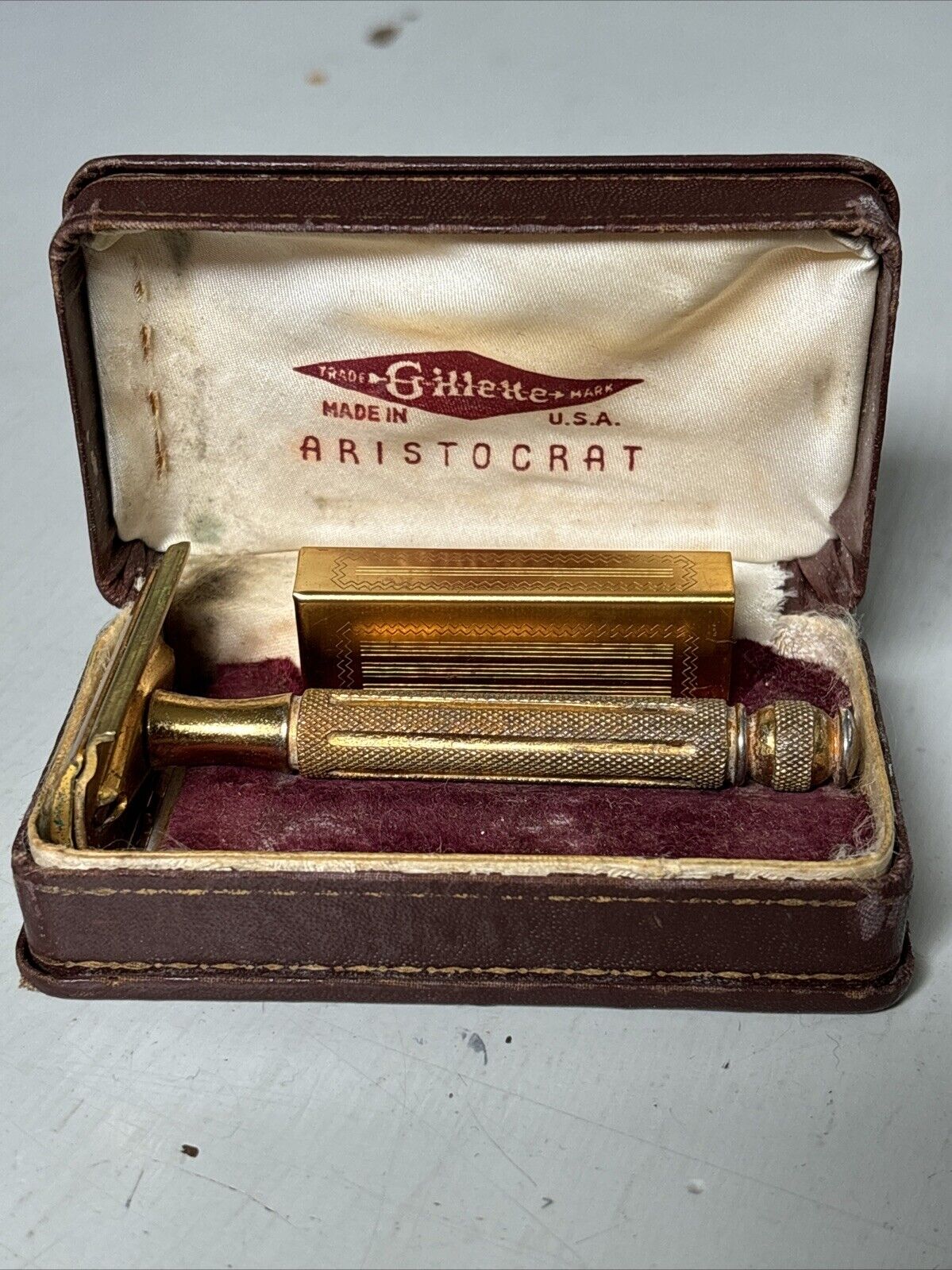 Vintage 1940's 1950’s Gillette Gold Aristocrat Safety Razor w/ Case 40’s 50’s