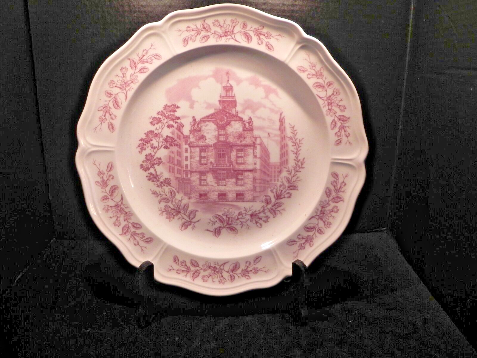 WEDGEWOOD HISTORIC BOSTON Old State House 10 1/2 in Plate