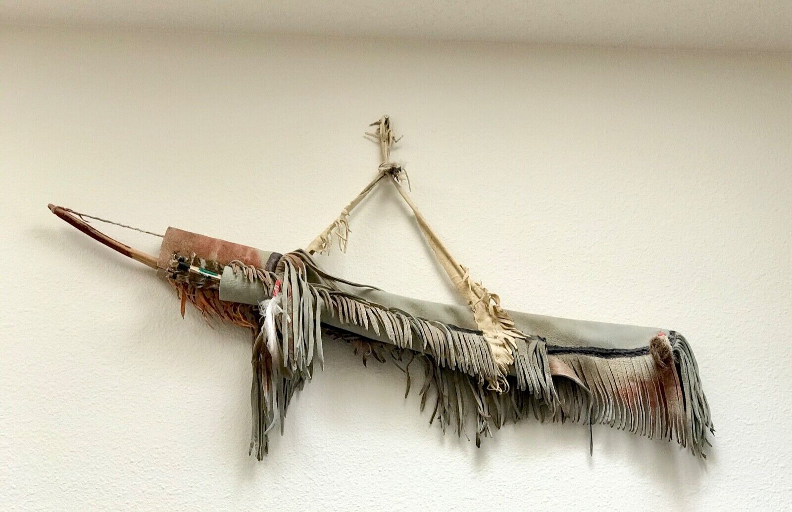 Vintage Collectible Native American Taos Pueblo Deer Skin Quiver & Bow