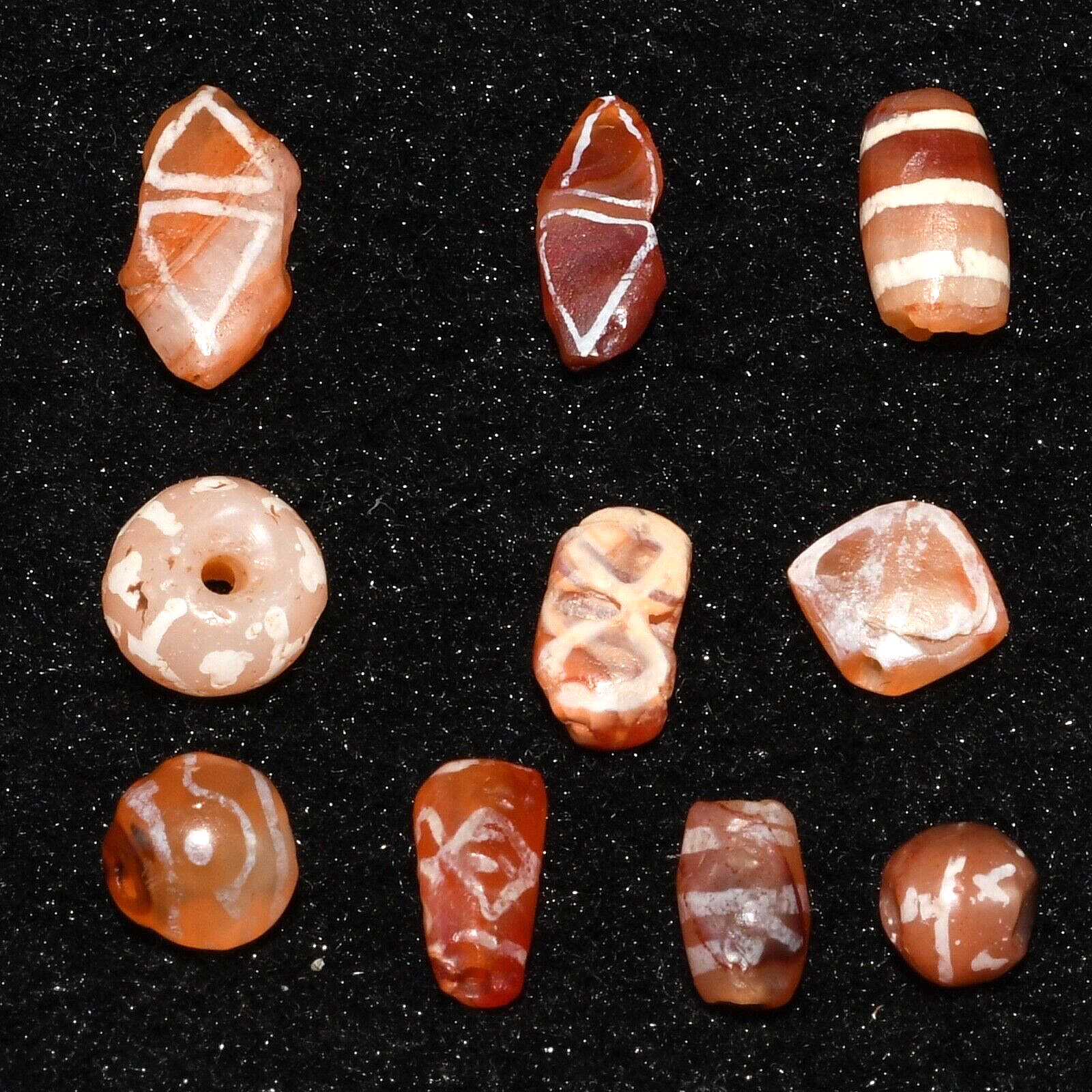 Lot Sale 10 Ancient Etched Carnelian Beads with Rare Patterns In Good Condition