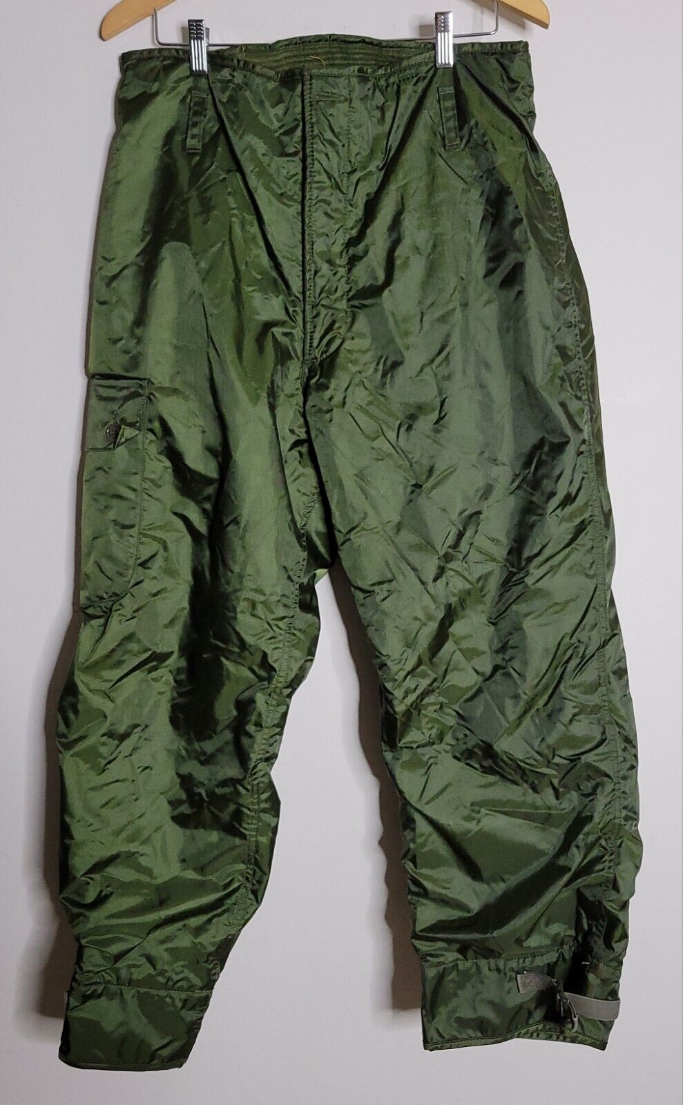 US Army VTG Extreme Cold Weather Impermeable Nylon Trousers Size L (35-38)