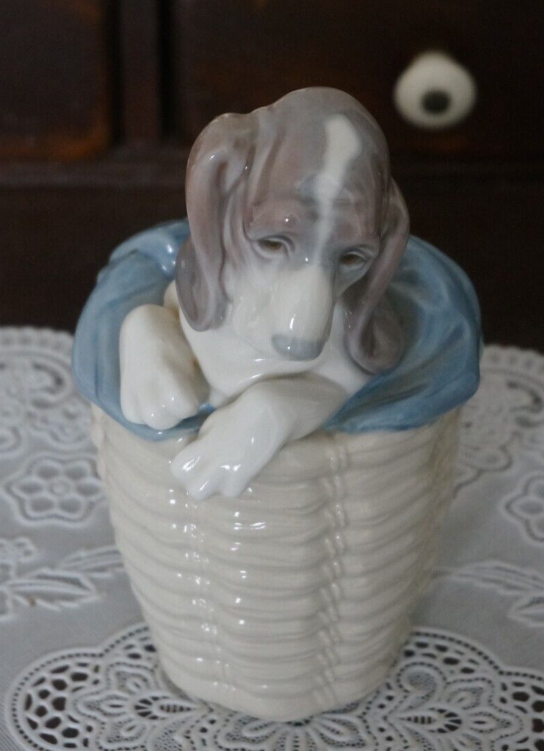 VINTAGE Lladro Porcelain Dog Figurine Dog in Basket #1128, Spain