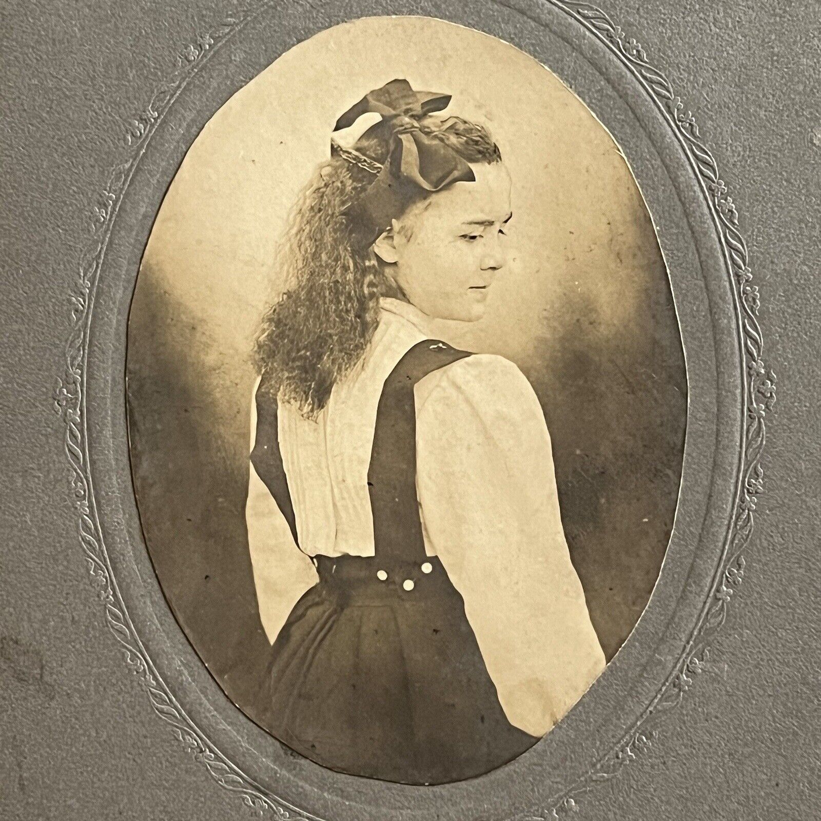 Antique Cabinet Card Photograph Lovely Hair Young Lady Teen Girl Unique Pose