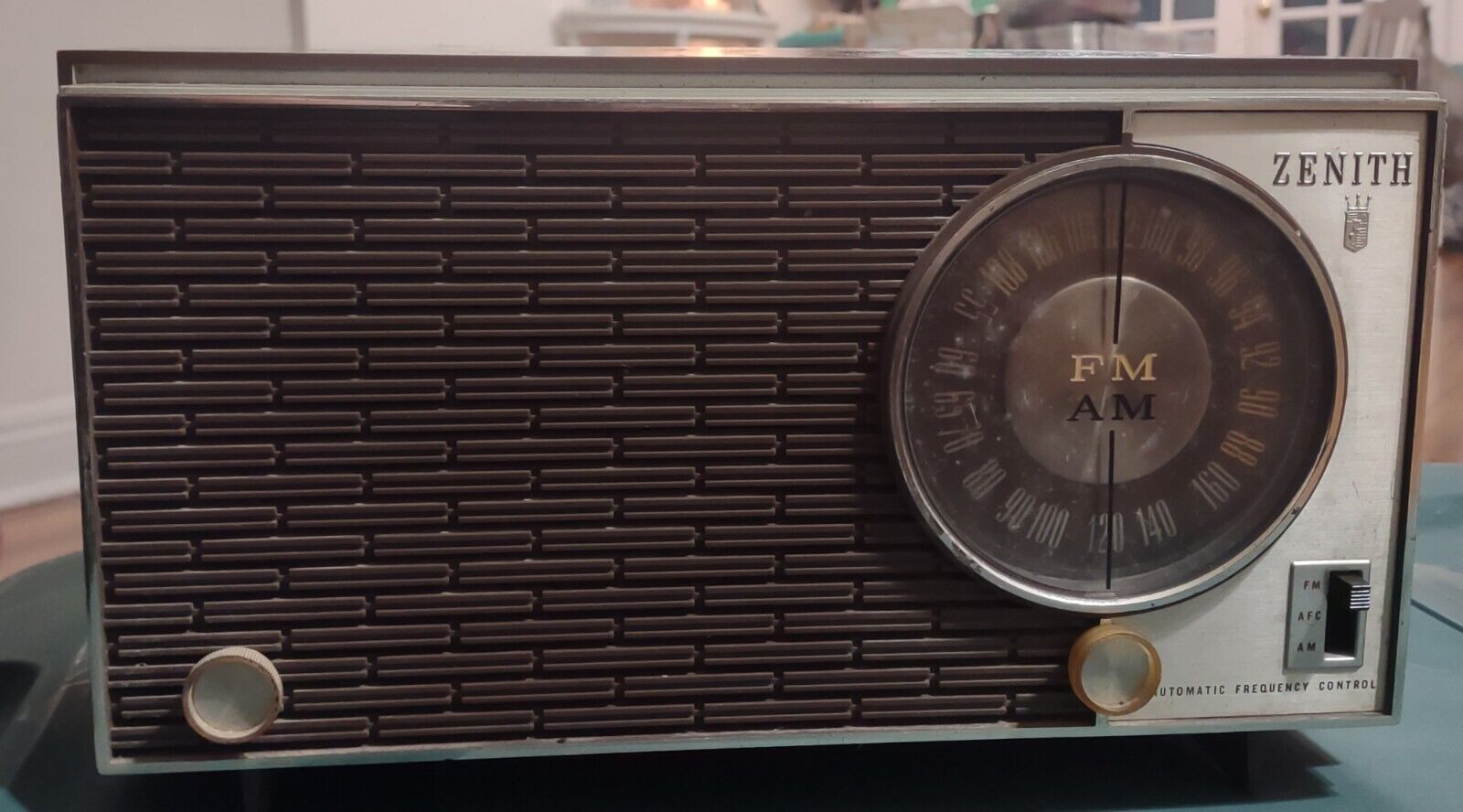 Vtg Zenith Model M723  AM-FM Tube Radio  1950\'s Works 