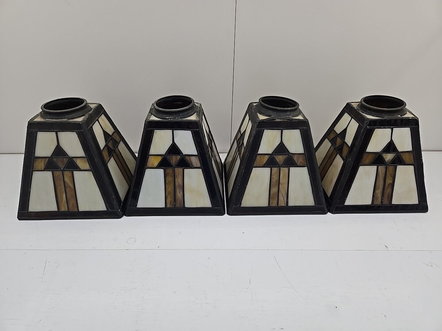 Vintage Quoizel Collectibles Set Of 4 Stained Glass Matching Light Lamp Shades 