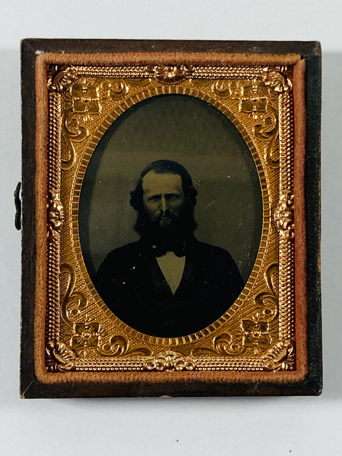 Antique 1/9th Plate Civil War Tintype Stately Man w/ Beard and suit