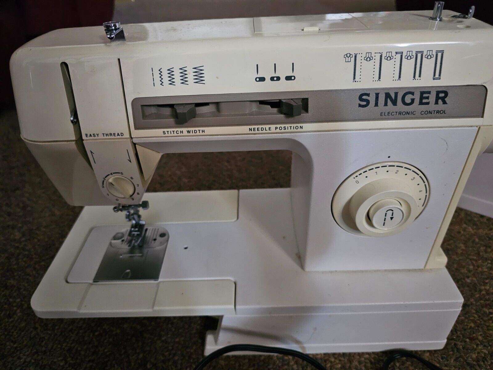 Vintage Singer   2502 White Electronic Control Sewing Machine WORKS
