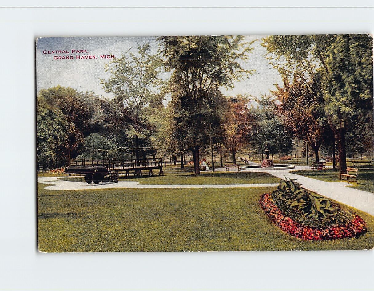 Postcard Central Park Grand Haven Michigan USA