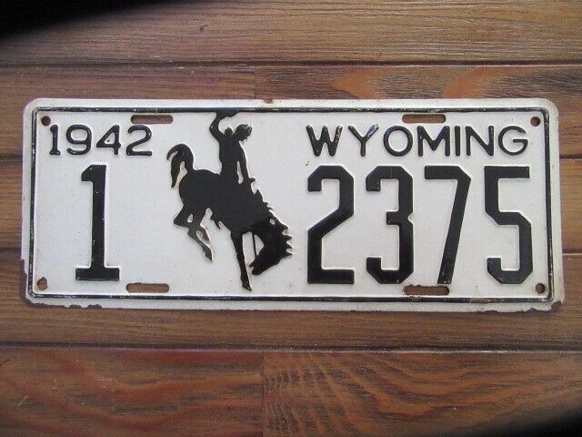 1942 Wyoming license plate