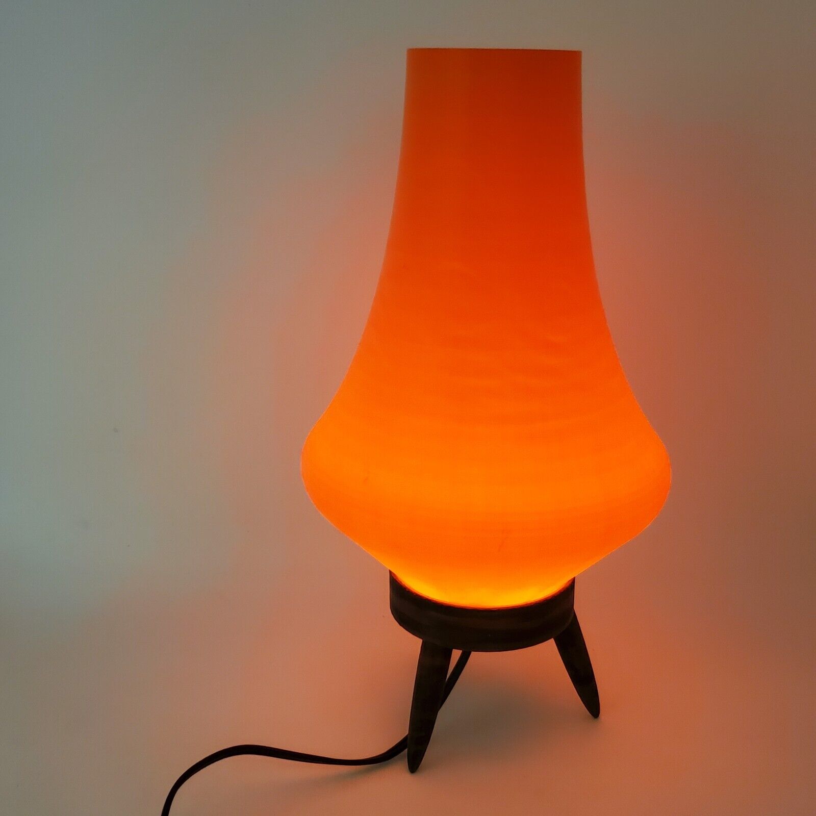 Vintage MCM Atomic Decorative Beehive Orange Tripod Leg Table Lamp 14