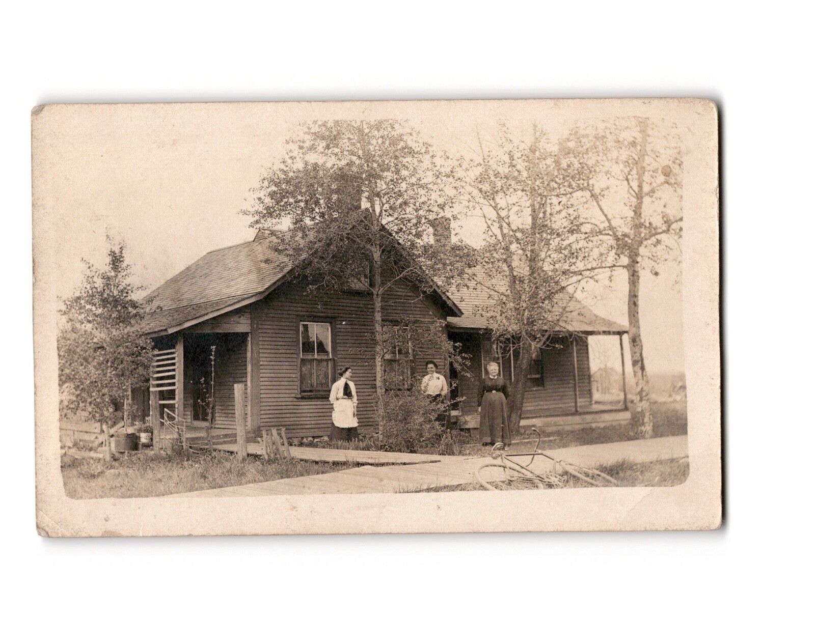RPPC Vintage Postcard Early 1900's House with Residents