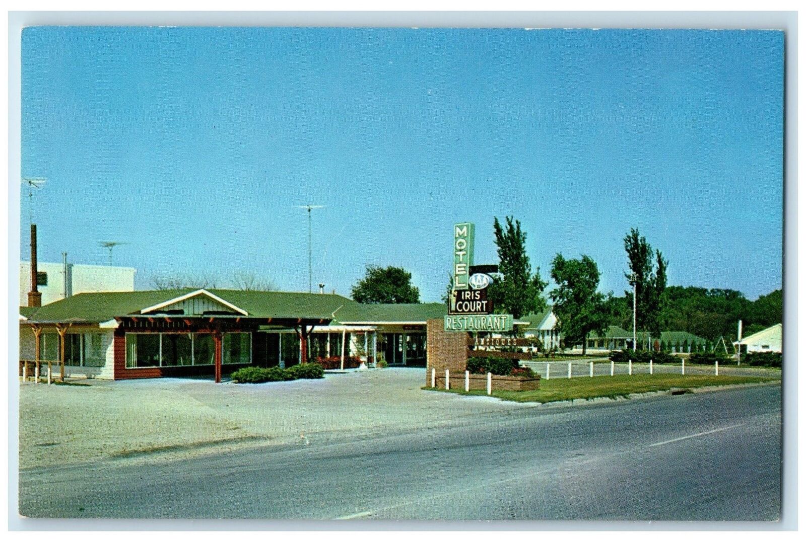 c1960s Iris Motel And Restaurant Exterior Roadside Mt. Pleasant Iowa IA Postcard