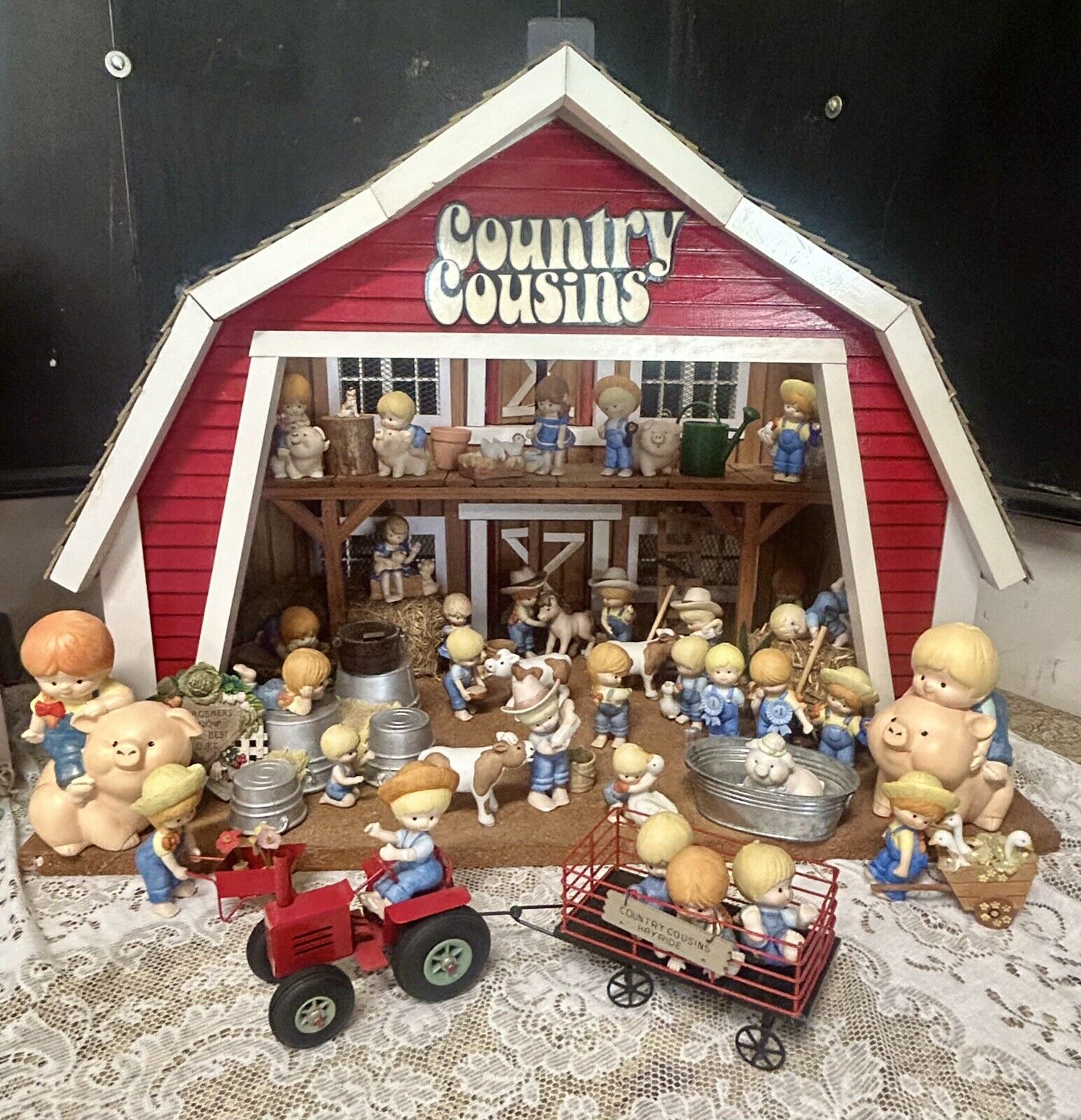 Enesco Country Cousins Lot Of Figurines In Original Store Display