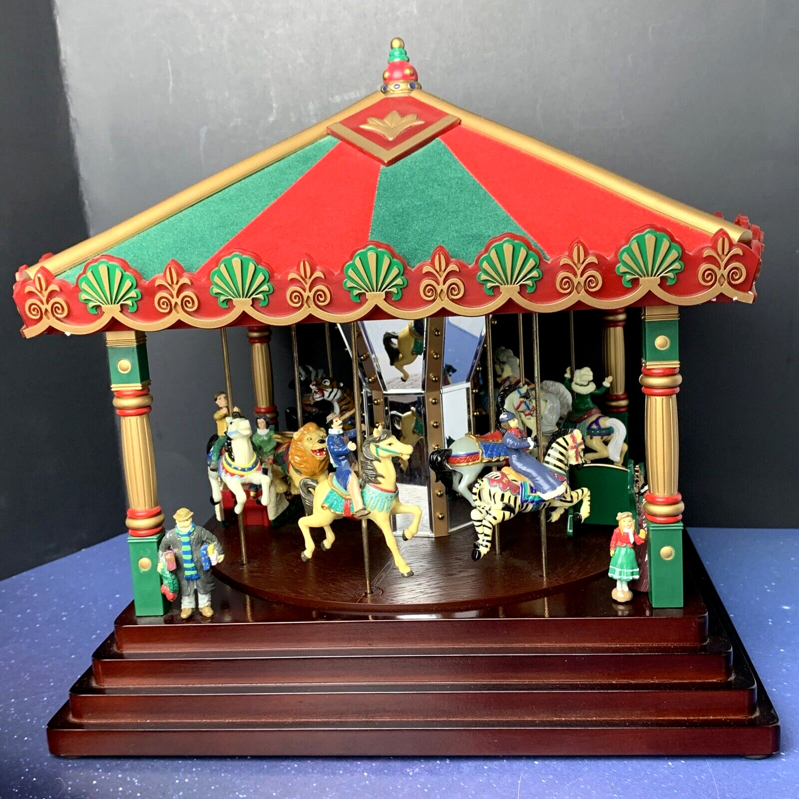 Mr Christmas Gold Label Square-o-sel Carousal With Sound Lights