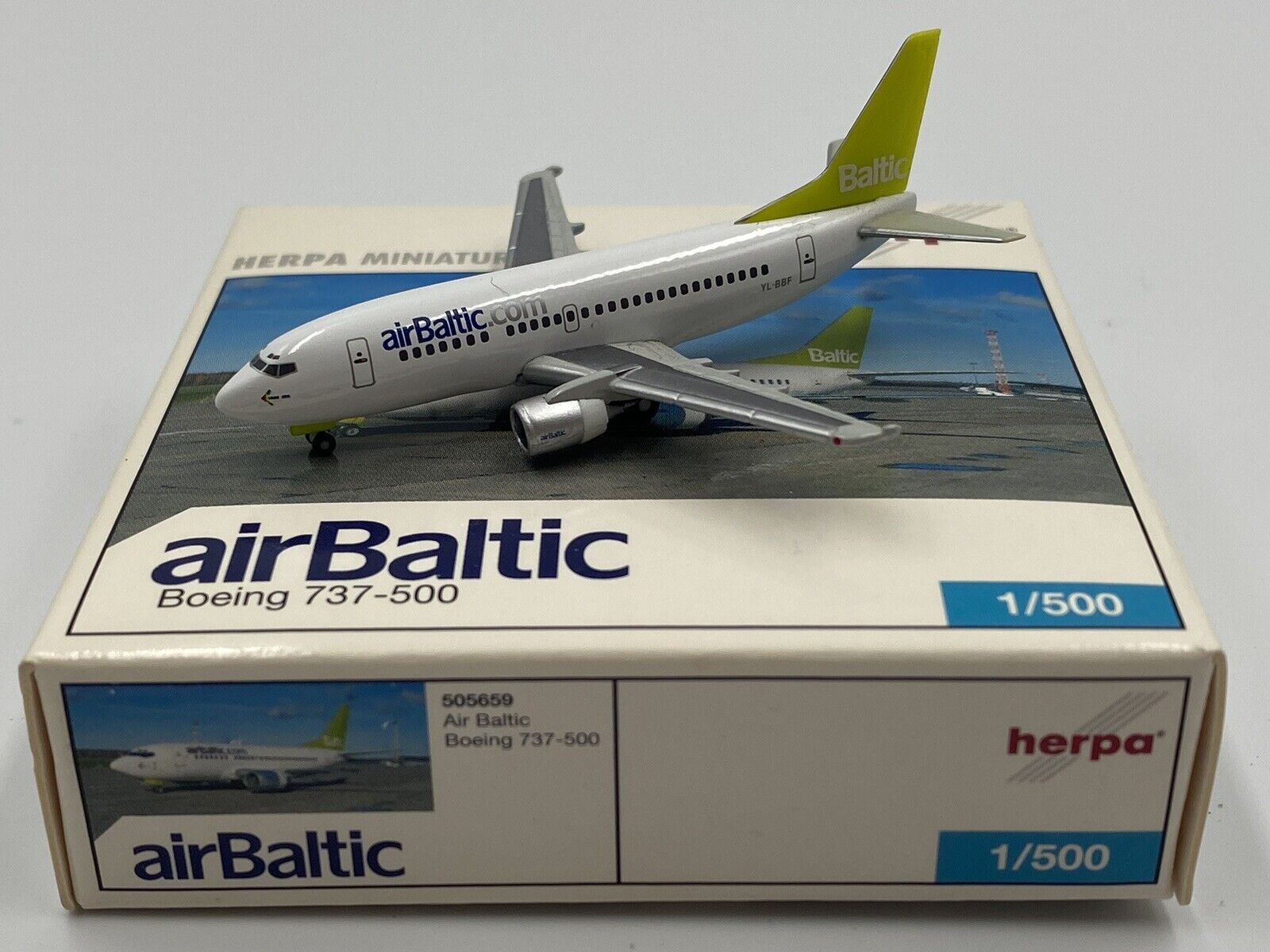 HERPA WINGS (505659) 1:500 AIR BALTIC BOEING 737-500 BOXED 