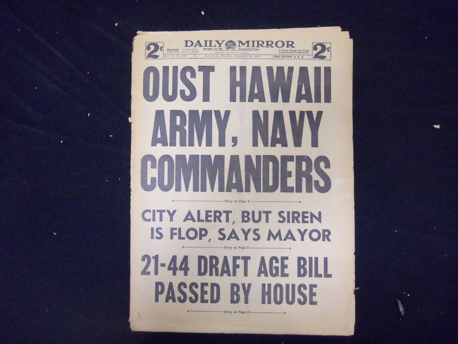 1941 DEC 18 NEW YORK DAILY MIRROR - OUST HAWAII ARMY, NAVY COMMANDERS - NP 2143