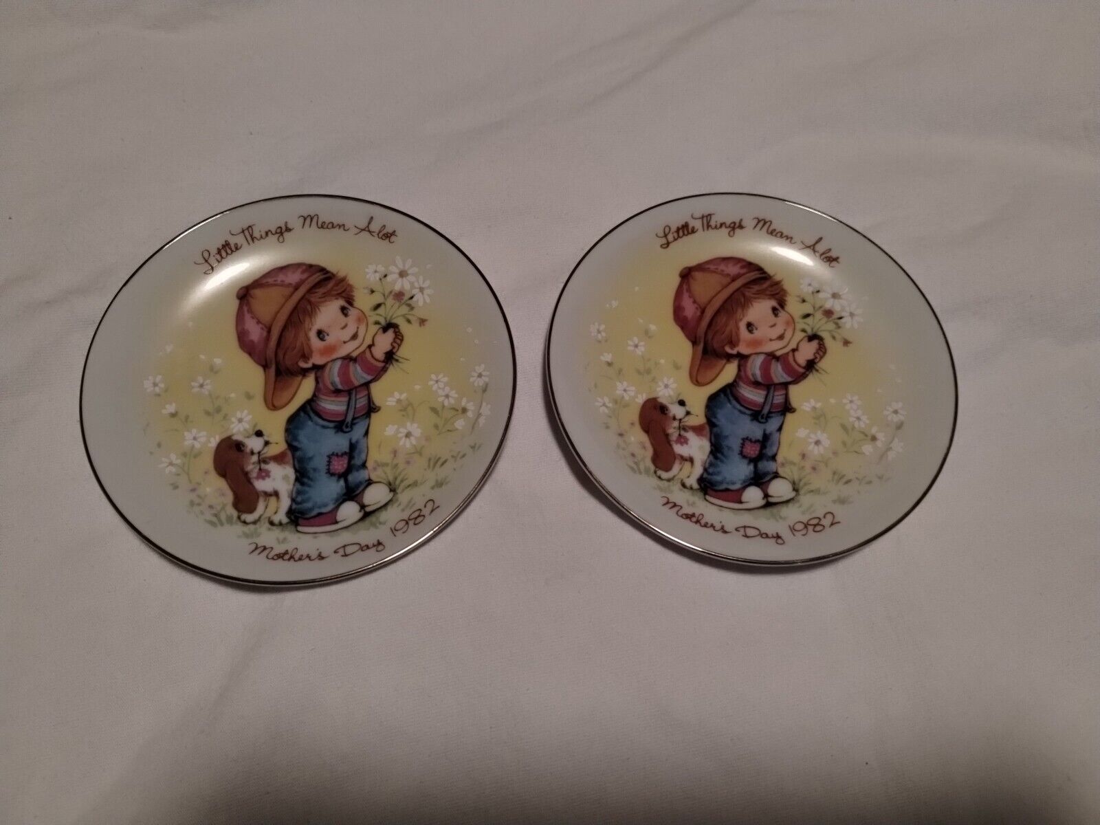 Avon Mother's Day 1982 Vintage Plates 2 Pack