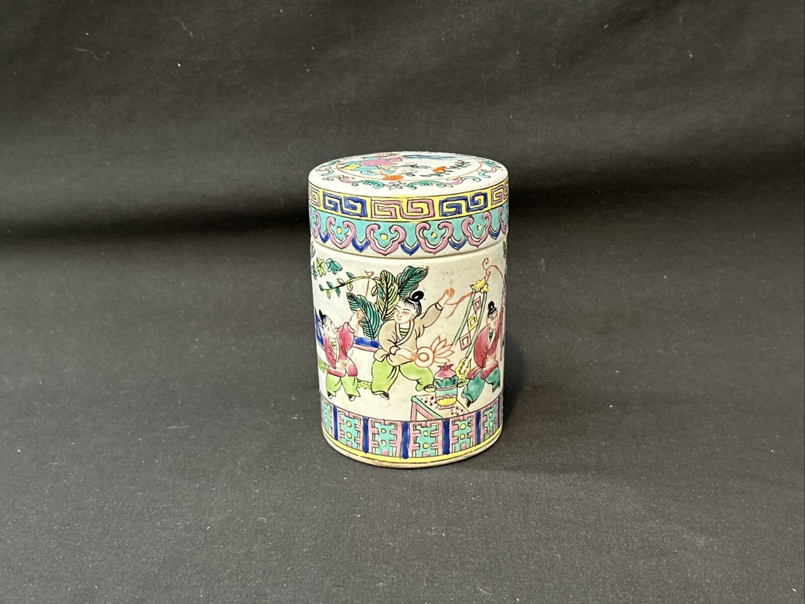 Gorgeous Chinese Famille Rose Spice Jar  Porcelain Hand Painted