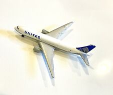 Realtoy United Airlines Boeing 777-222(ER) N209UA Airplane Collectible Diecast picture
