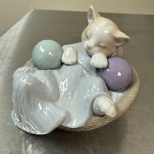 NAO by Lladro 1407 Comfy Kitty Figurine Kitten Sleeping in Basket & Blanket 2002 picture