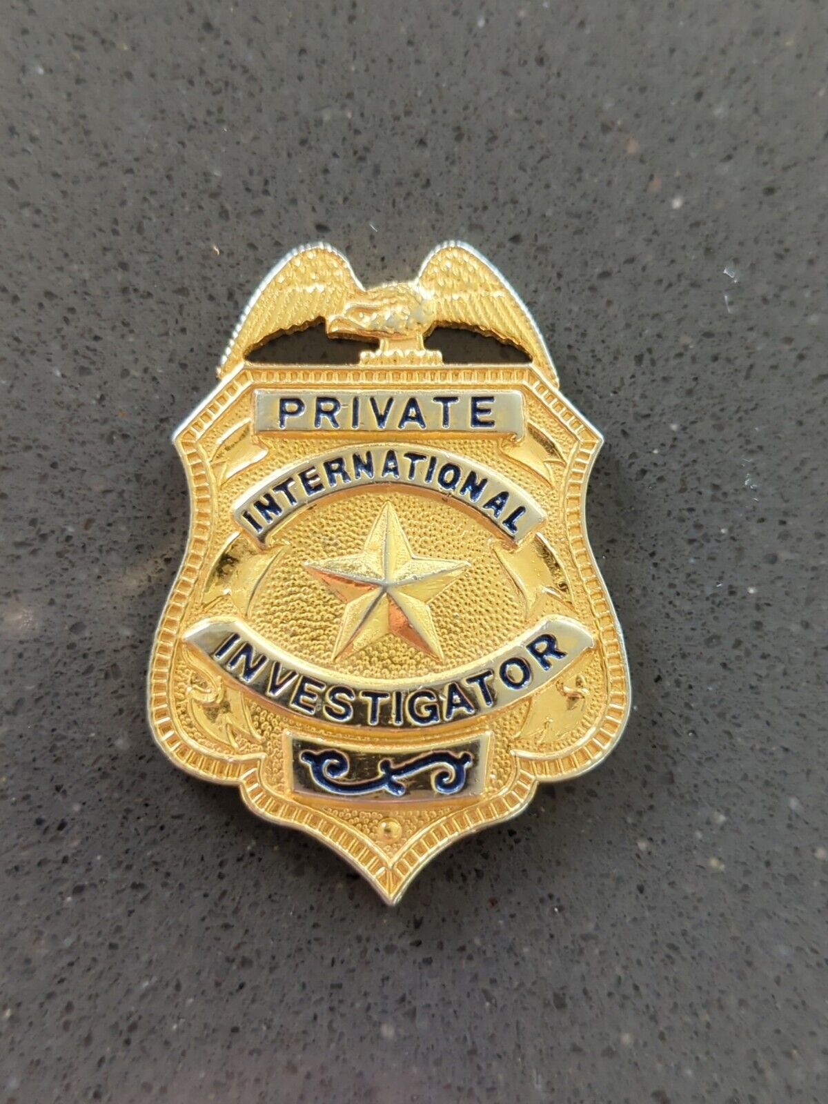 Obsolete  International Private Investigator  Badge Vintage C66