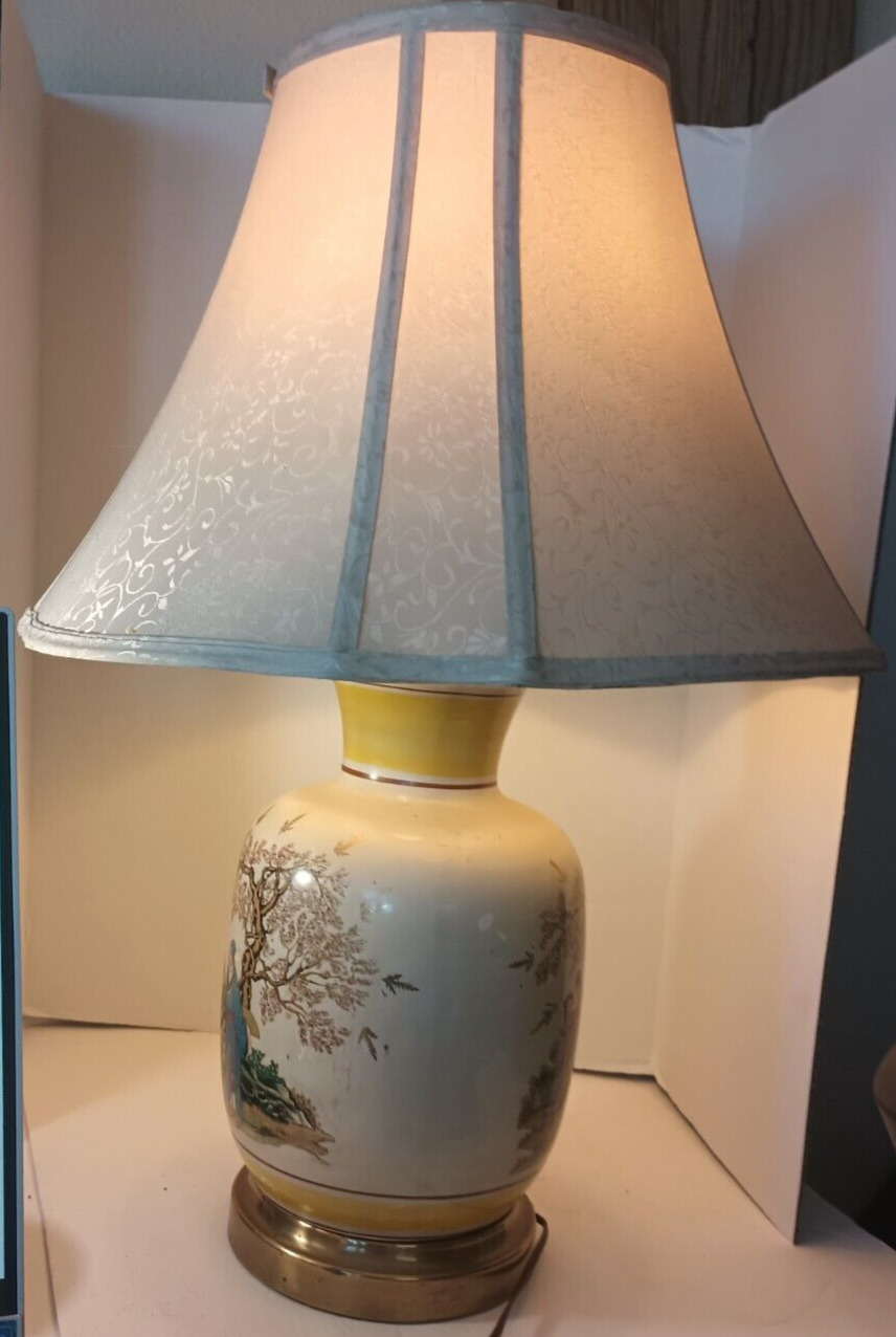 Vintage Japenese Hand Painted Table Lamp 25\