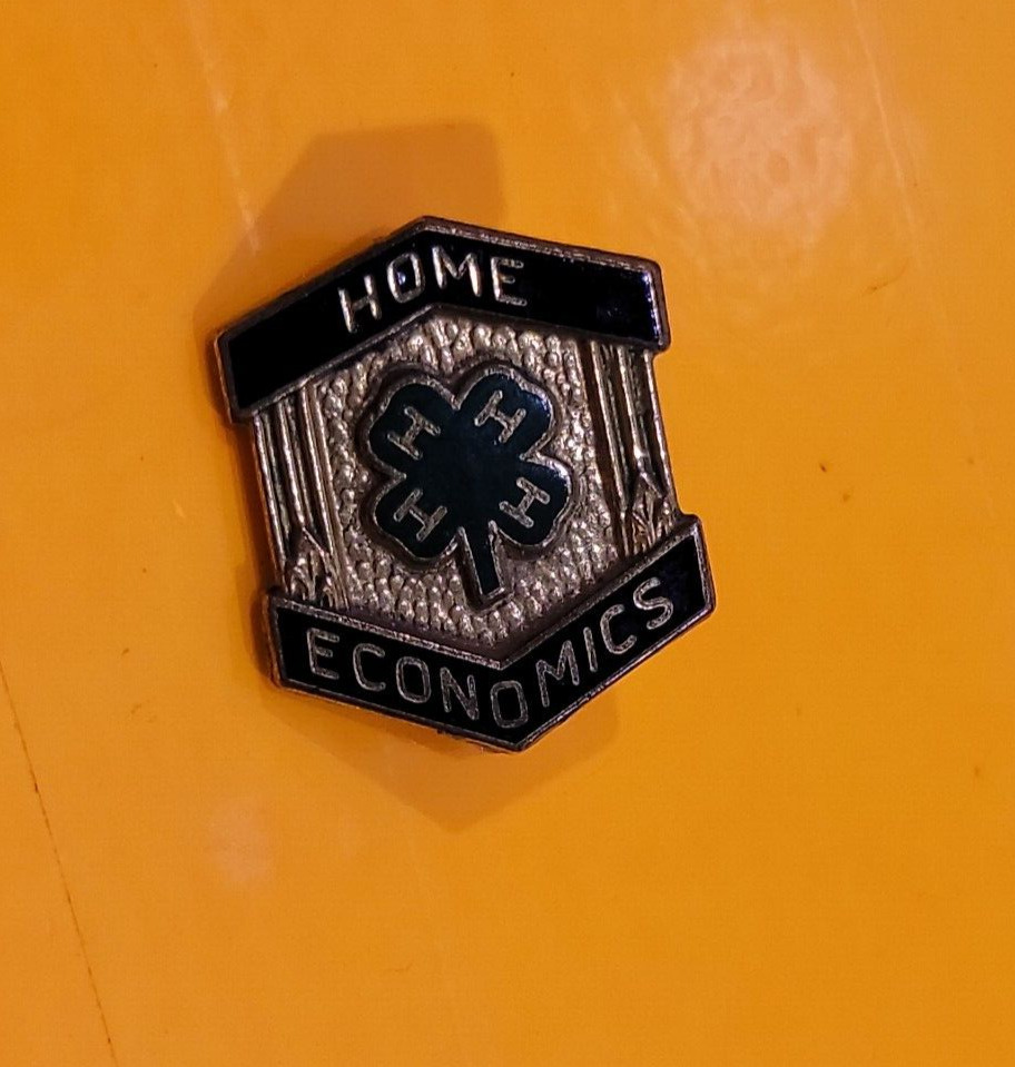 Collectable Pinback 4 H Club Home Economics Hat Pin