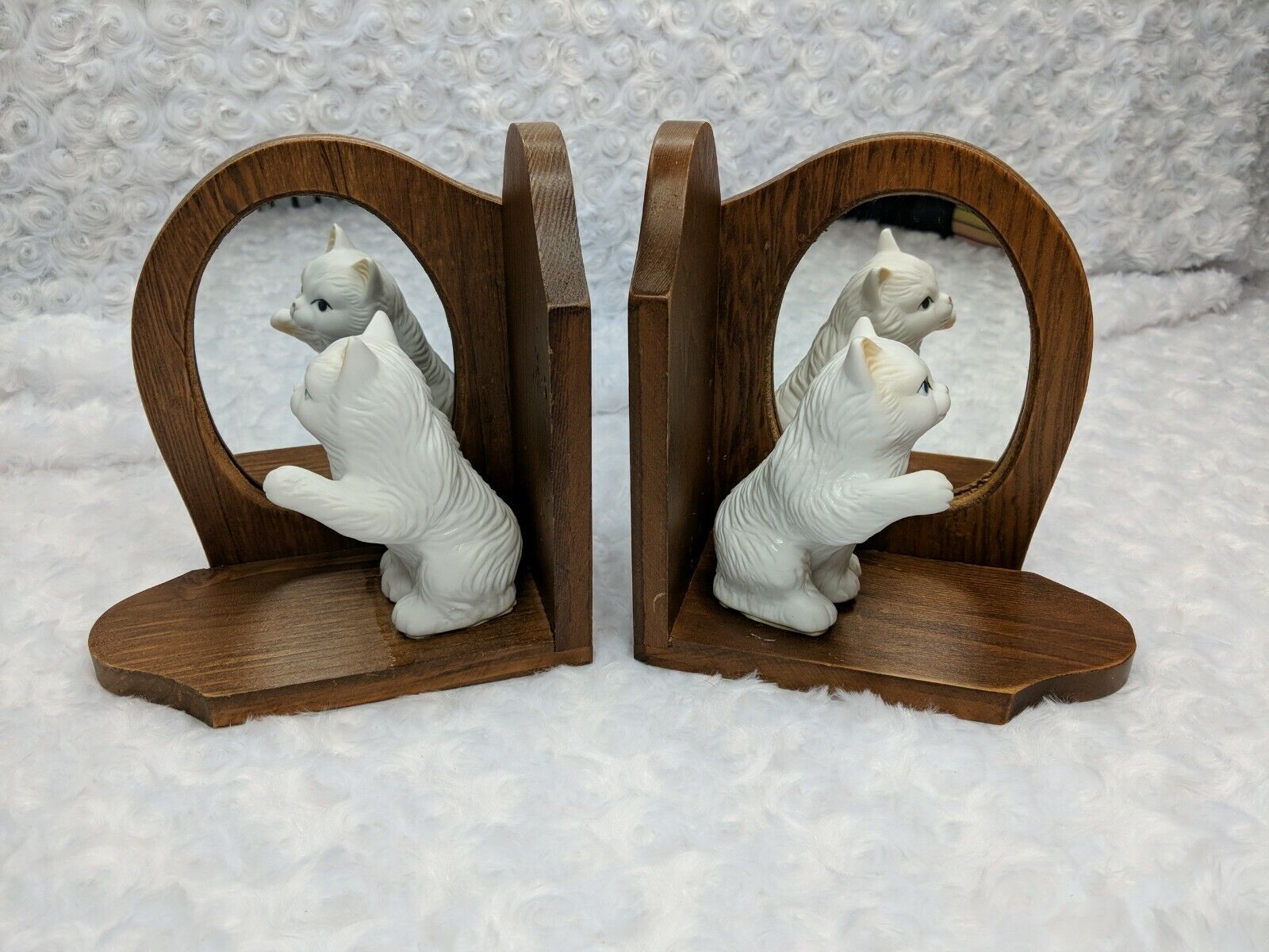 Vintage Pair Of Wood And Ceramic White Cat Kittens Bookends With Mirrors