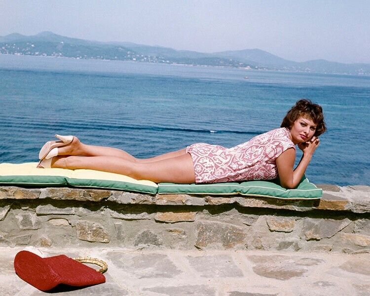 Sophia Loren Leggy Glamour Pin Up posing by Mediterranean Sea 8x10 Color Photo