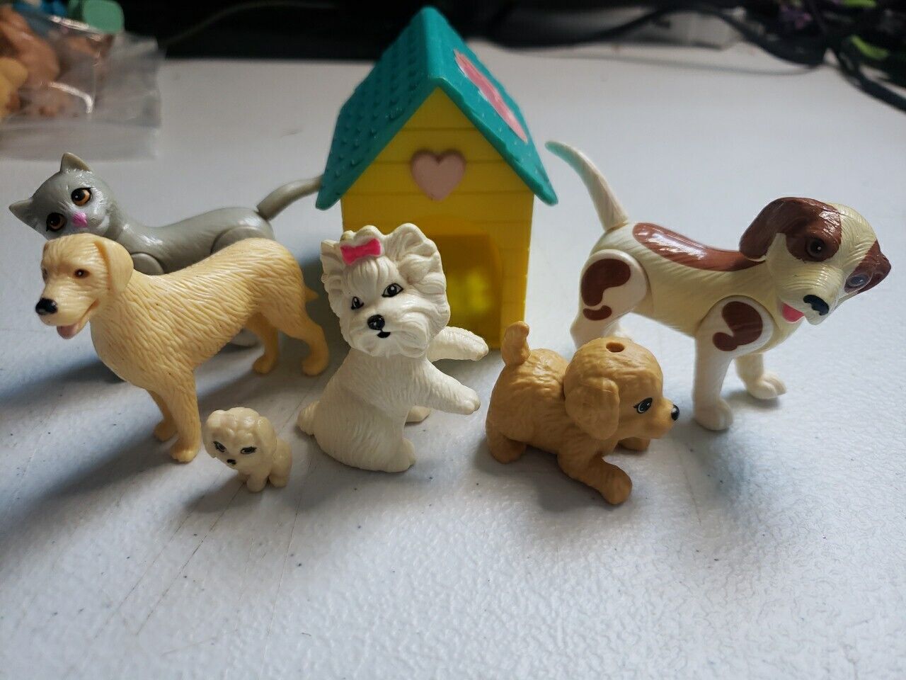  vintage lot of 5 random dog figure with dog house  + 1 cat