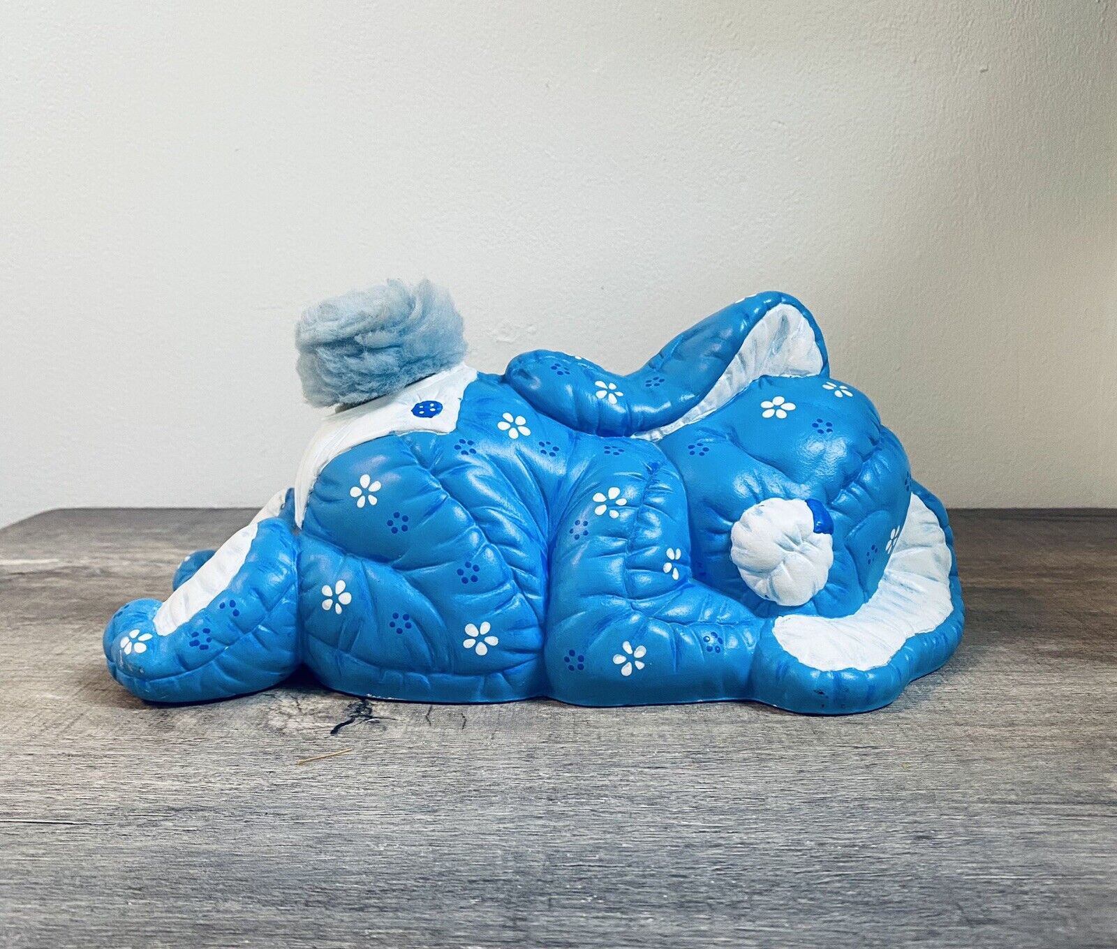 Vintage 1986 Dona's Molds Inc Ceramic Bunny Rabbit Sleeping Blue and White