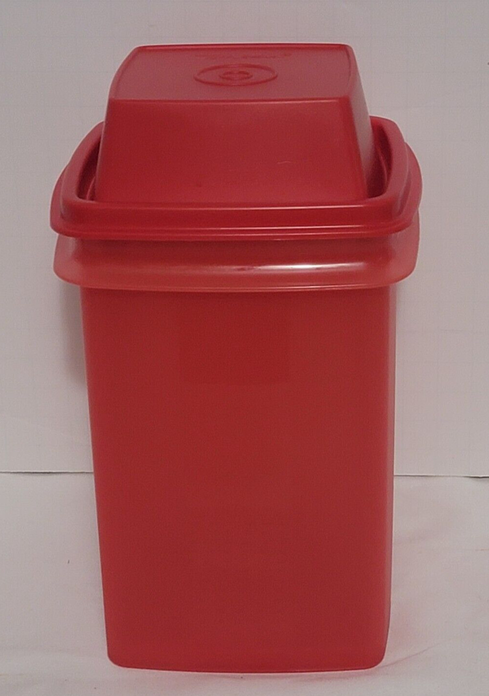 RED Tupperware Small 4.5 cup Pick A Deli Pickle Pepper Keeper 1330