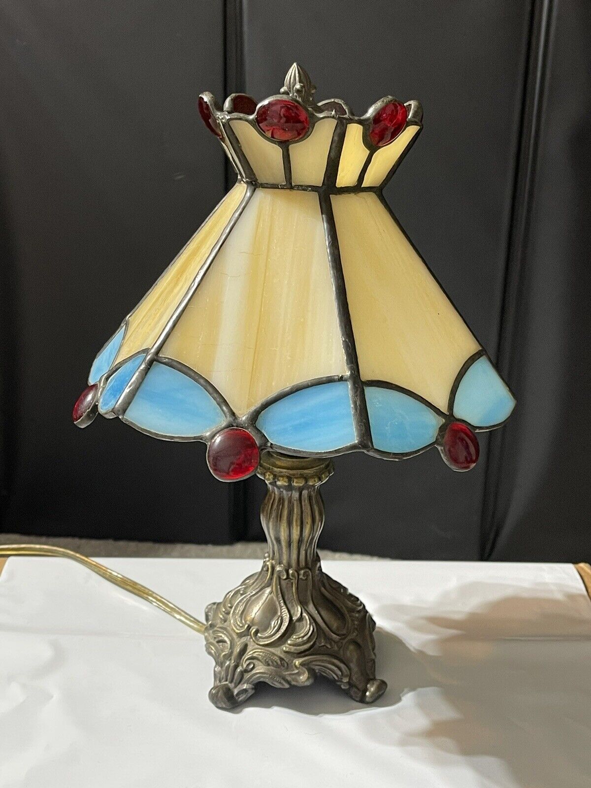 Vintage Tiffany Style Stained Glass Cast Metal Table Desk Lamp 10.5