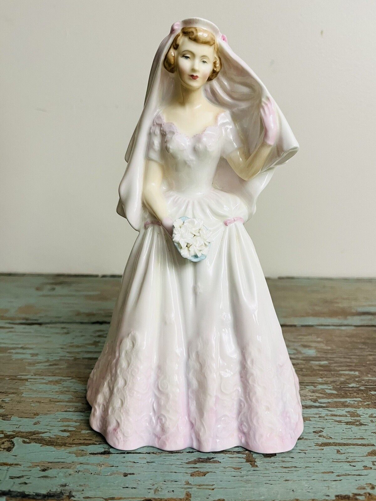 THE BRIDE Royal Doulton Figurine 2166 Vintage Bone China 8 1/4