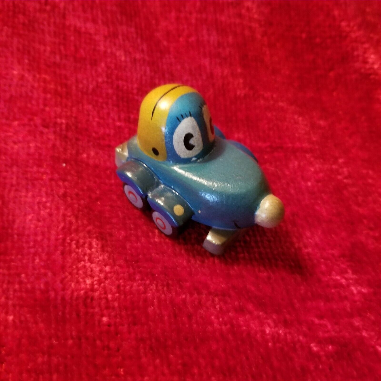 Disney Young Epoch Susie the Little Blue Coupe wood - Super Rare