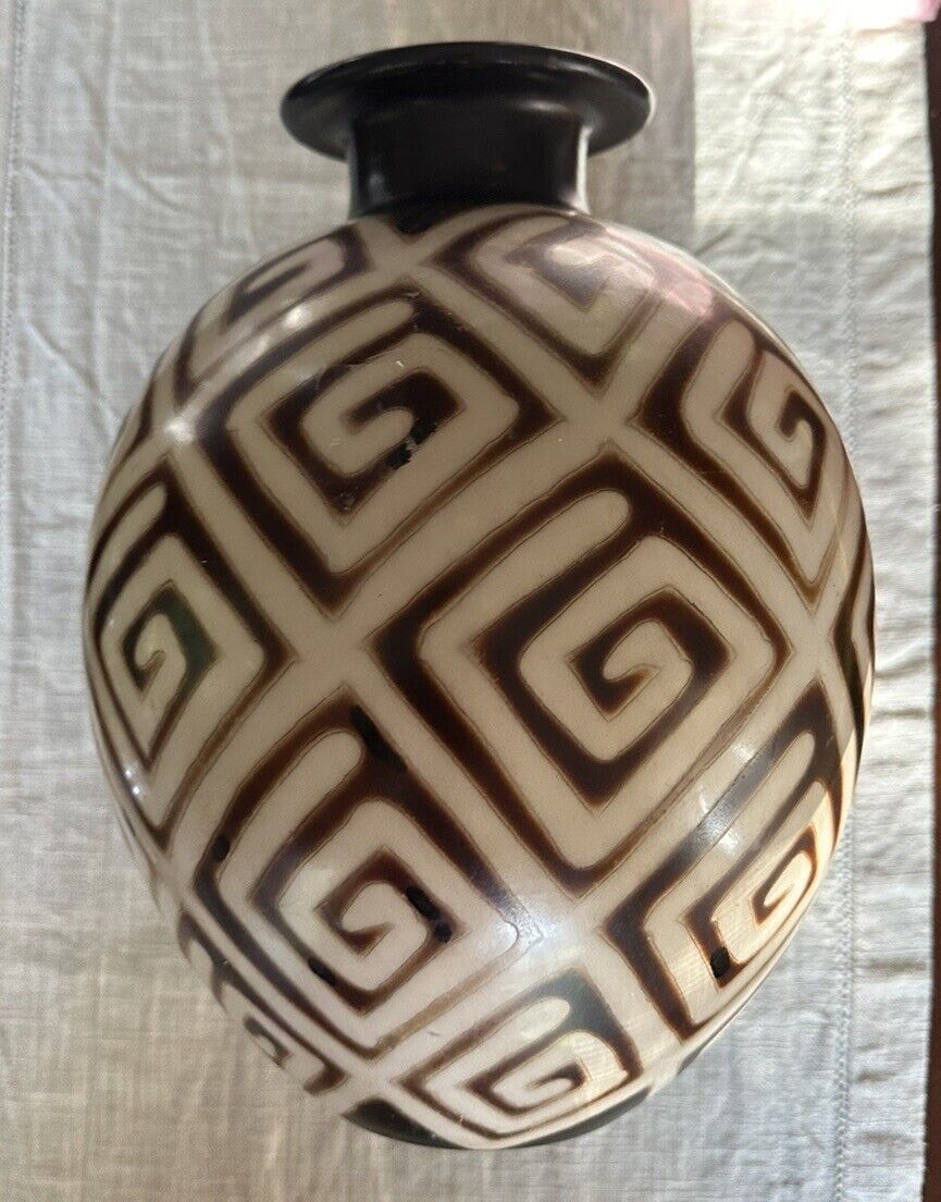 Vintage Chulucanas Peru Pottery Vase Large Signed Luis Salas 10” Brown Ivory