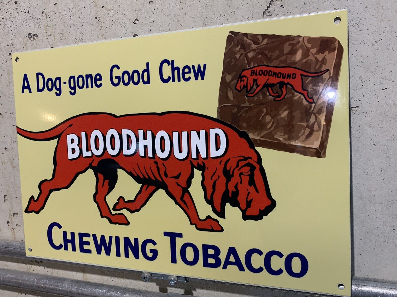 Vintage Style Bloodhound Dog Chewing Tobacco Heavy Steel Metal Top Quality Sign