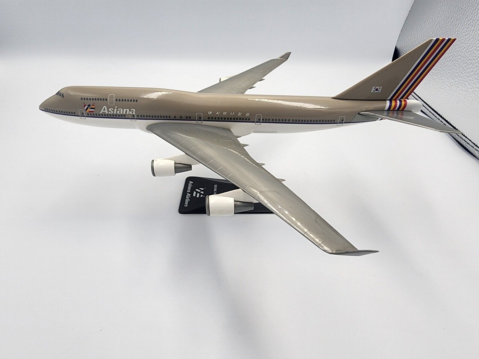 Asiana Airlines AIRCRAFT MODEL B747-400 SCALE 1:400